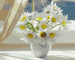 Картина за номерами Ромашки в білій вазі на вікні (BSM-B22637) фото інтернет-магазину Raskraski.com.ua